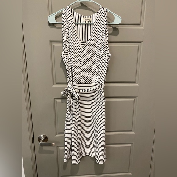 Striped mid-length, fitted dress - Picture 3 of 4